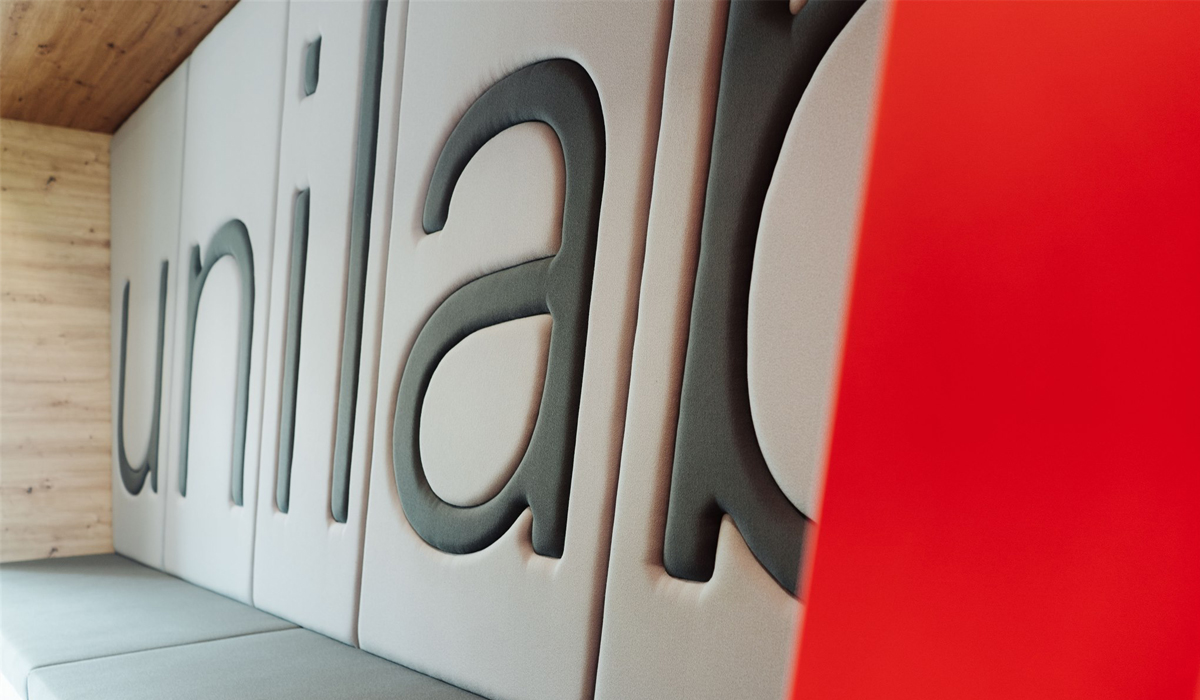 unilab-Logoelement-mit-Sitzbank