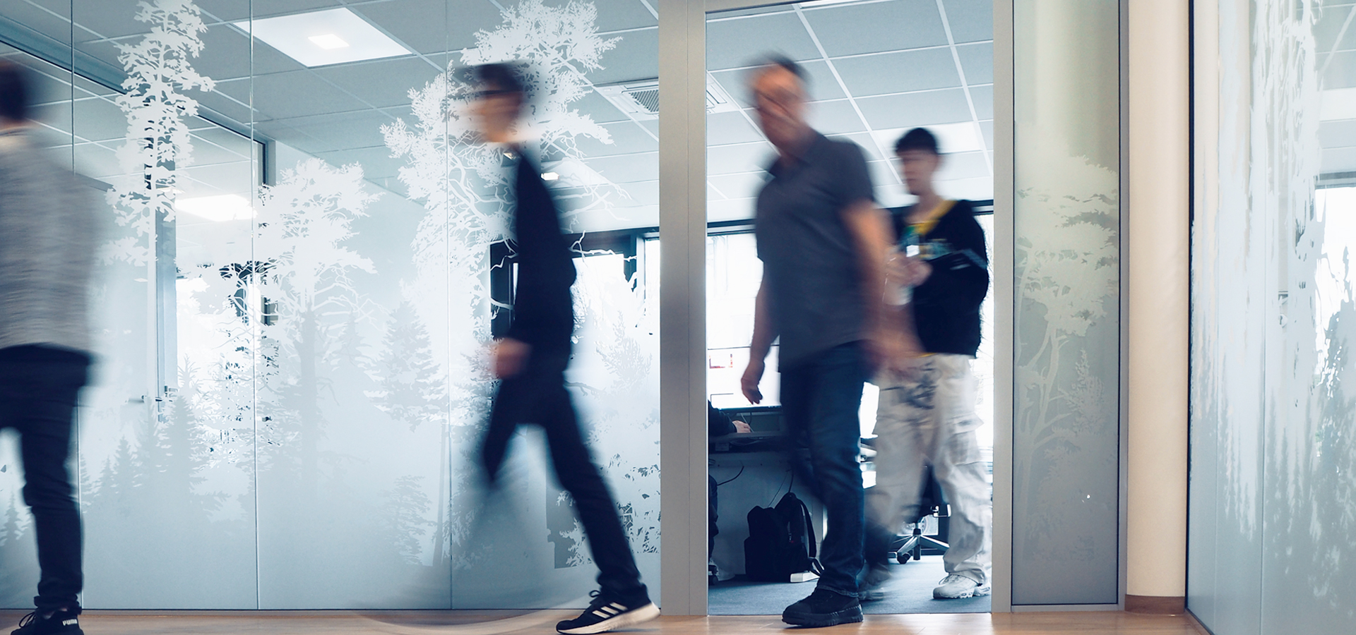 Menschen bewegen sich bei unilab