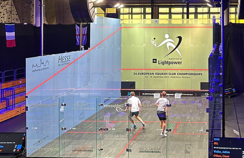 squash-court-aus-glas